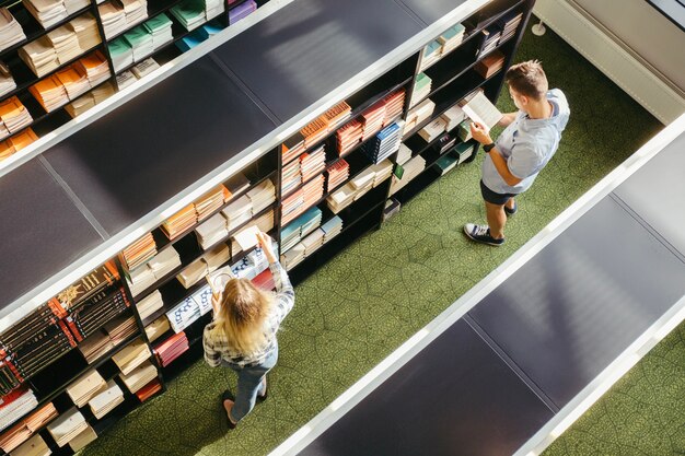 Wybieramy idealną lekturę dla uczniów – poradnik dla nauczycieli i bibliotekarzy